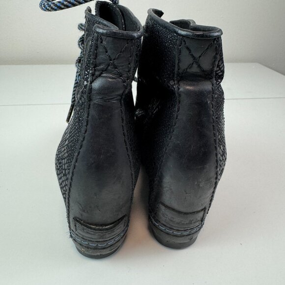 Sorel Hidden Wedge Boots Black snake pattern lace up Womens 7 - Picture 6 of 8